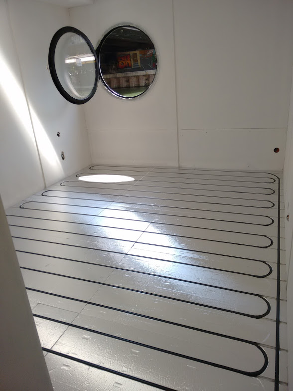 Exemple de pose de plancher chauffant dans habitat fluvial - péniche