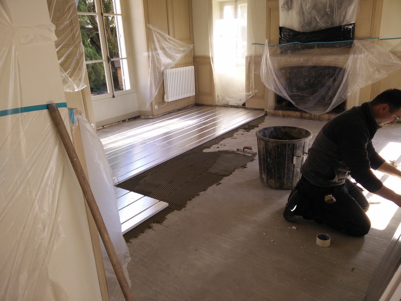 Pose de plancher chauffant Caleosol dans Manoir entre Montfort l'Amaury Versailles