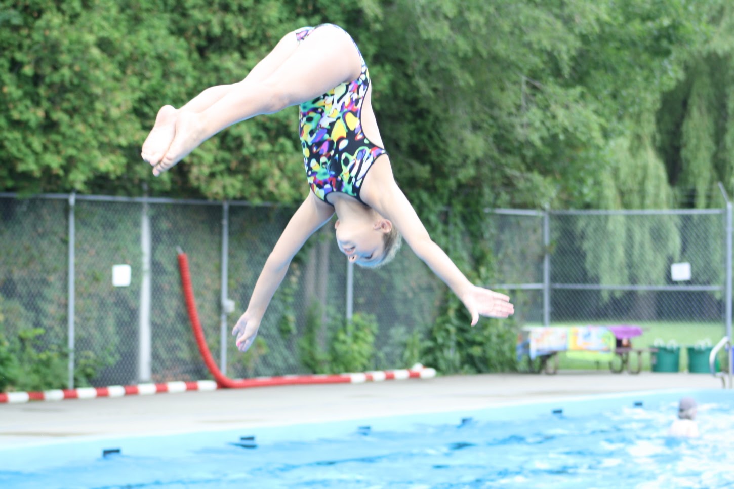 Piscine Lakeide pool offers kids swimming lessons