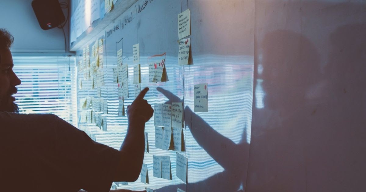 A man creating CRO strategy
