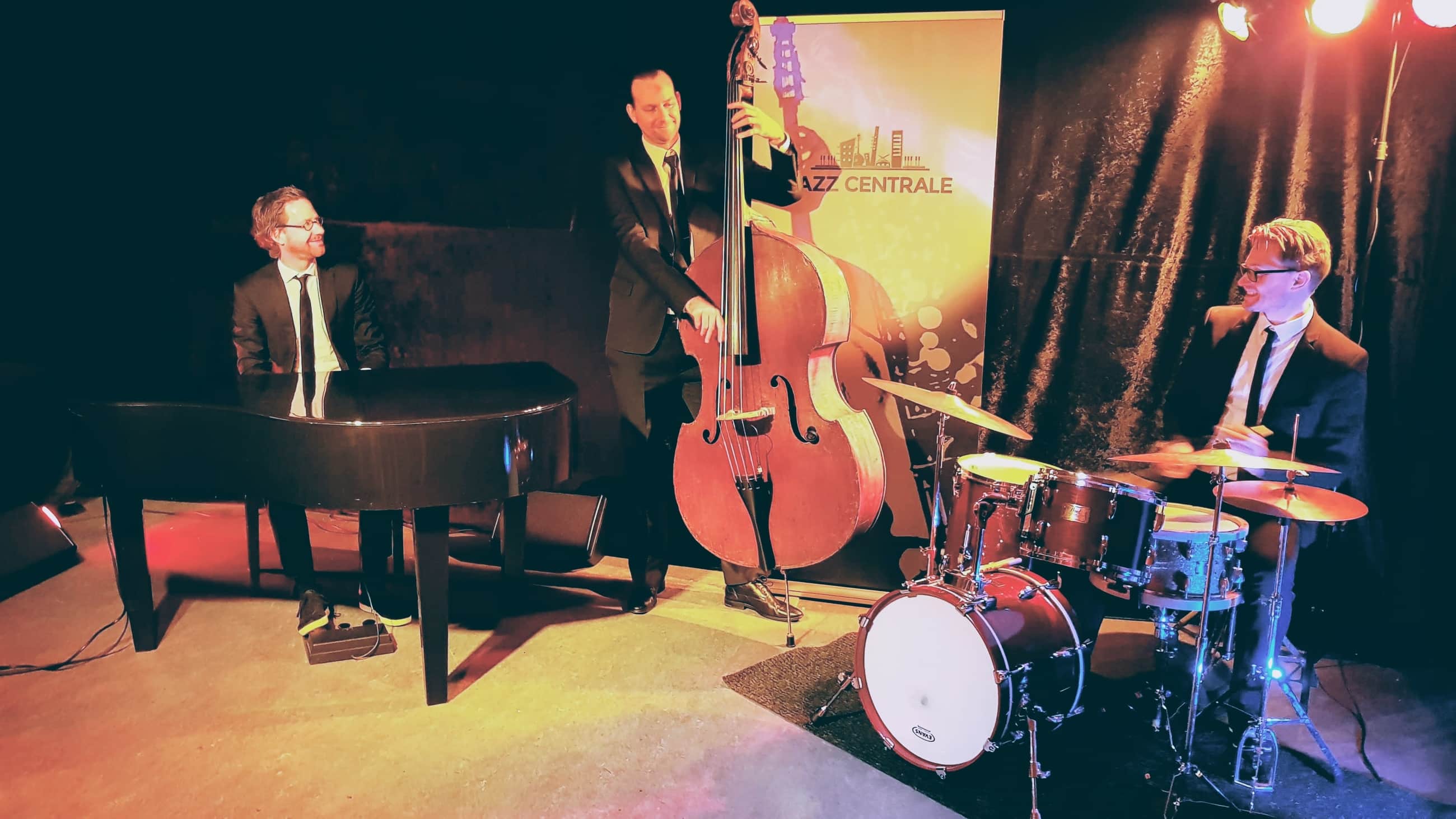 Rundum JazzTrio Klavier + Kontrabass + Schlagzeug Wählen Sie die