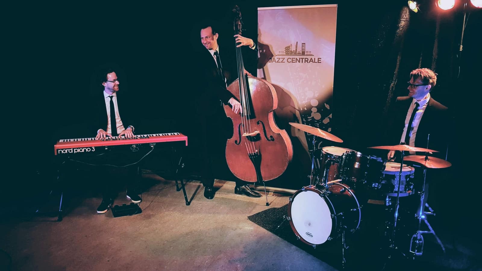 All round Jazz Trio piano + double bass + drums Choose the no. 1 in
