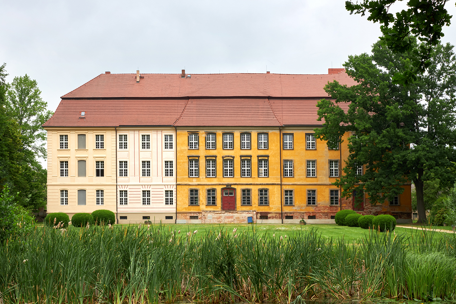 Schloss Lieberose, 2020 © Freunde des Rohkunstbau e.V. Foto: Jan Brockhaus / Freunde des Rohkunstbau e.V.