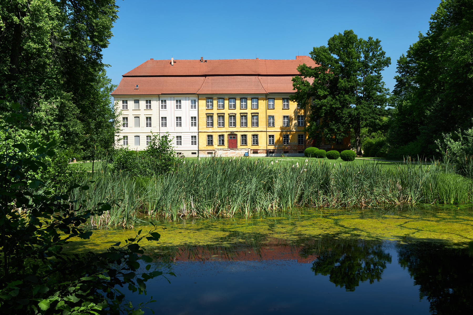 Schloss Lieberose, 2020 © Freunde des Rohkunstbau e.V. Foto: Jan Brockhaus / Freunde des Rohkunstbau e.V.