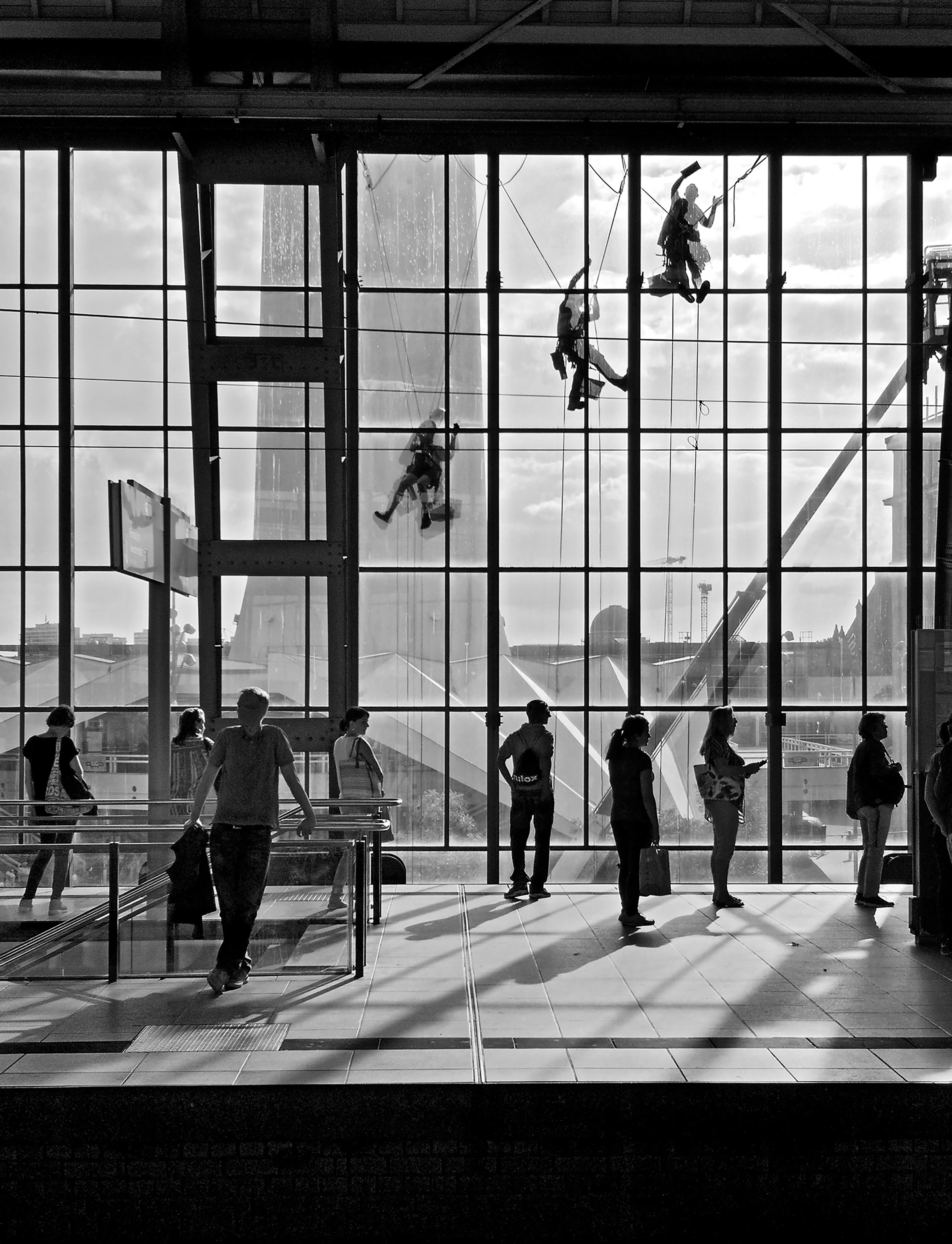 Metropolis #4, S-Bahn Alexanderplatz, 2018/09/05, Silbergelatine Abzug / silver gelatin print, Printed 2021, Copyright Barbara Wolff