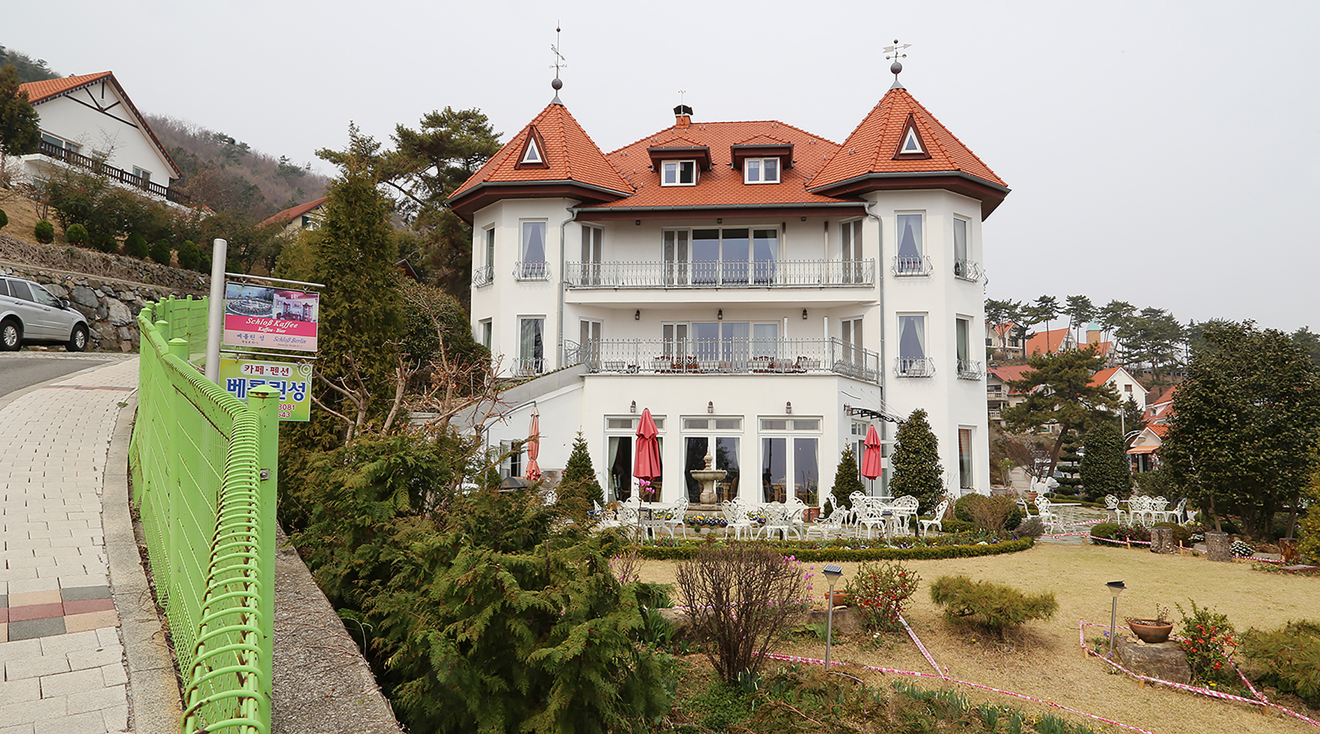 Berliner Schloss, Dogil Maeul (Südkorea), 2019, Ausstellung: Stefanie Bürkle „MigraTouriSpace“, Foto: Stefanie Bürkle und Janin Walter, © VG Bild-Kunst Bonn 2021.