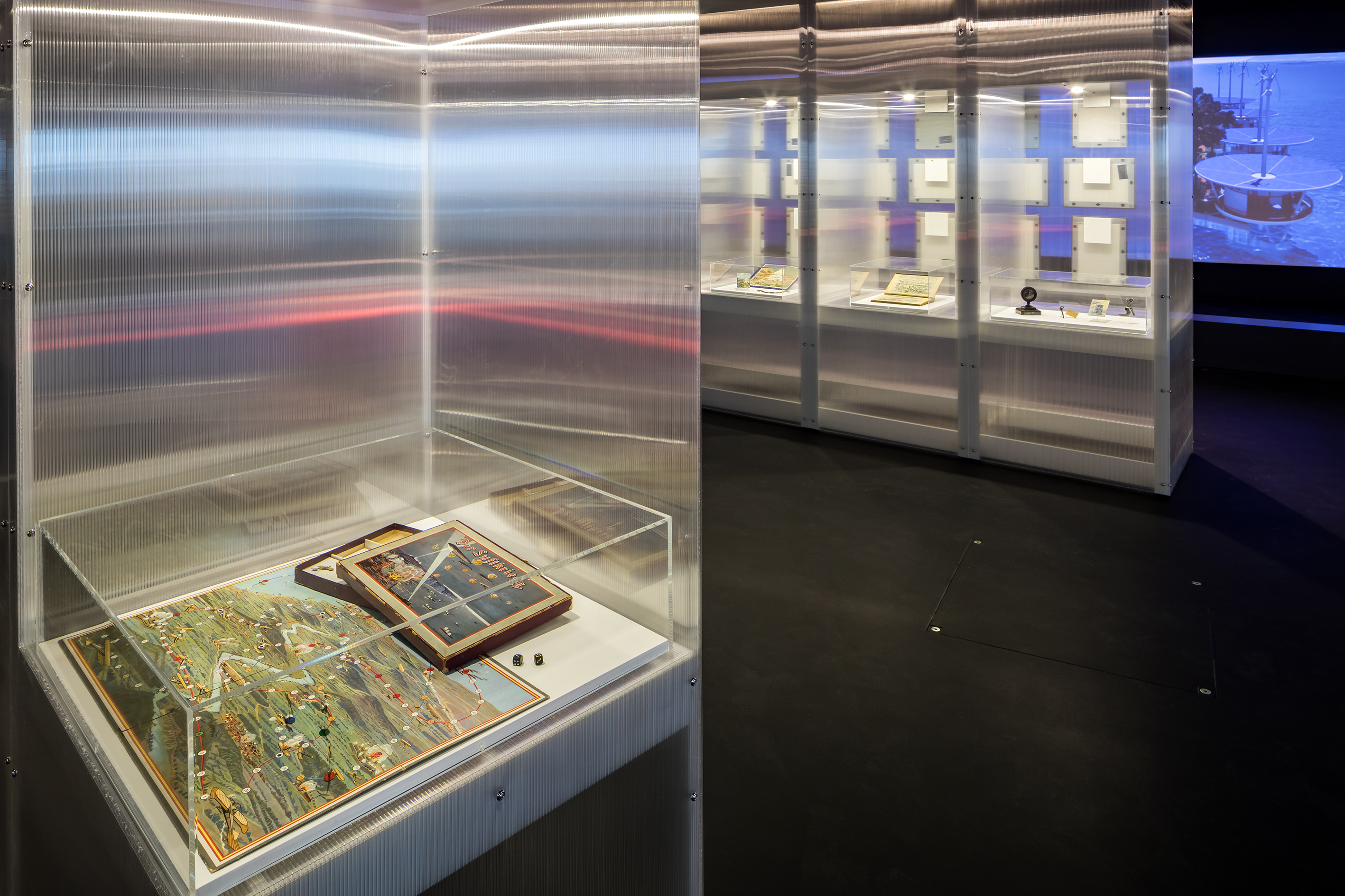 Ausstellungsansicht Beyond States 2021, Luftkriegsspiel, Zeppelin Museum, © Foto Tretter