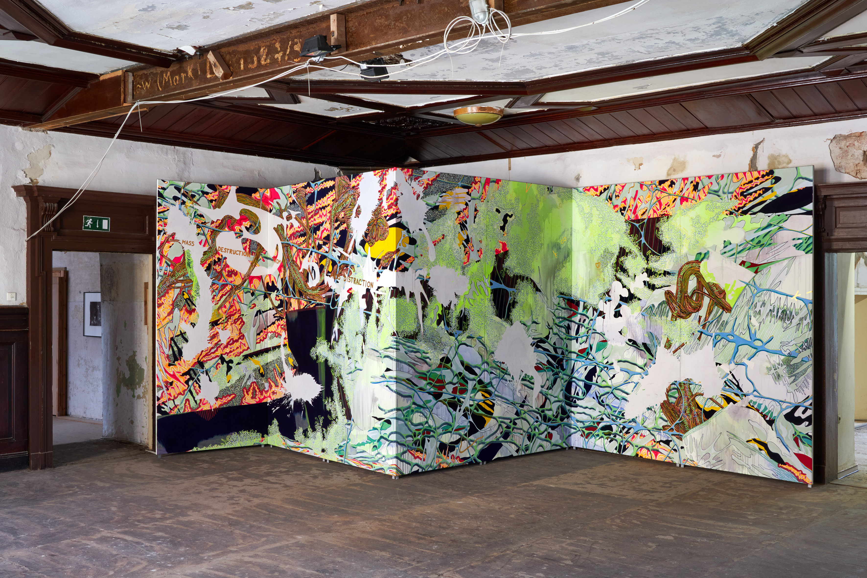Claudia Chaseling, Installationsansicht Rohkunstbau26. mutopia 5, 2021 Blattgold, Pigmente, MDM-Bindemittel und Öl auf Leinwand, 290 x 910 cm, in 7 Teilen (jeder Teil hat eine maximale Größe von 290 x 140 cm) © Claudia Chaseling, VG Bildkunst Bonn, 2021, Foto: Jan Brockhaus / Freunde des Rohkunstbau e.V.