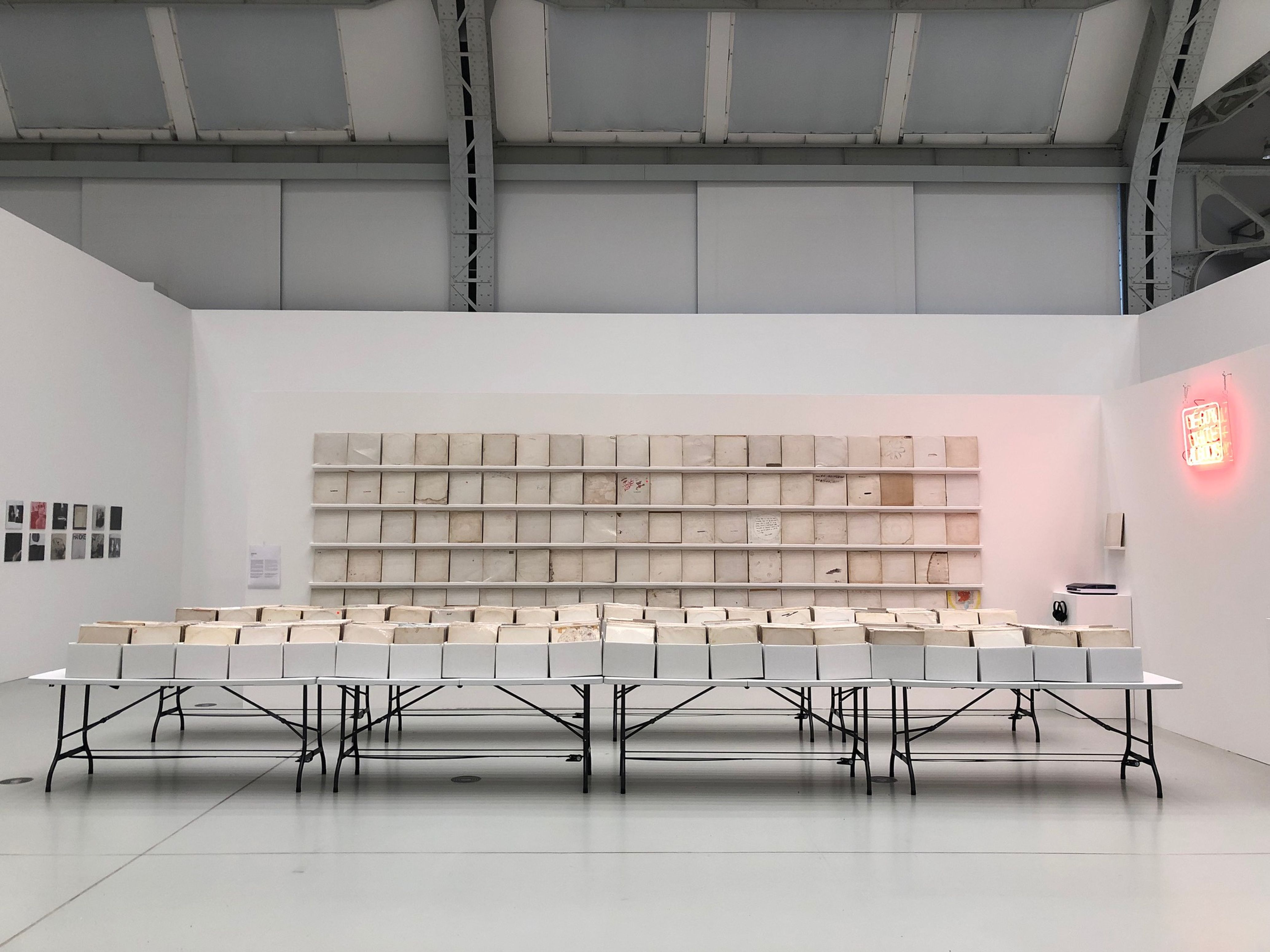 Rutherford Chang, We buy White Albums, 2013 – fortlaufend © Rutherford Chang