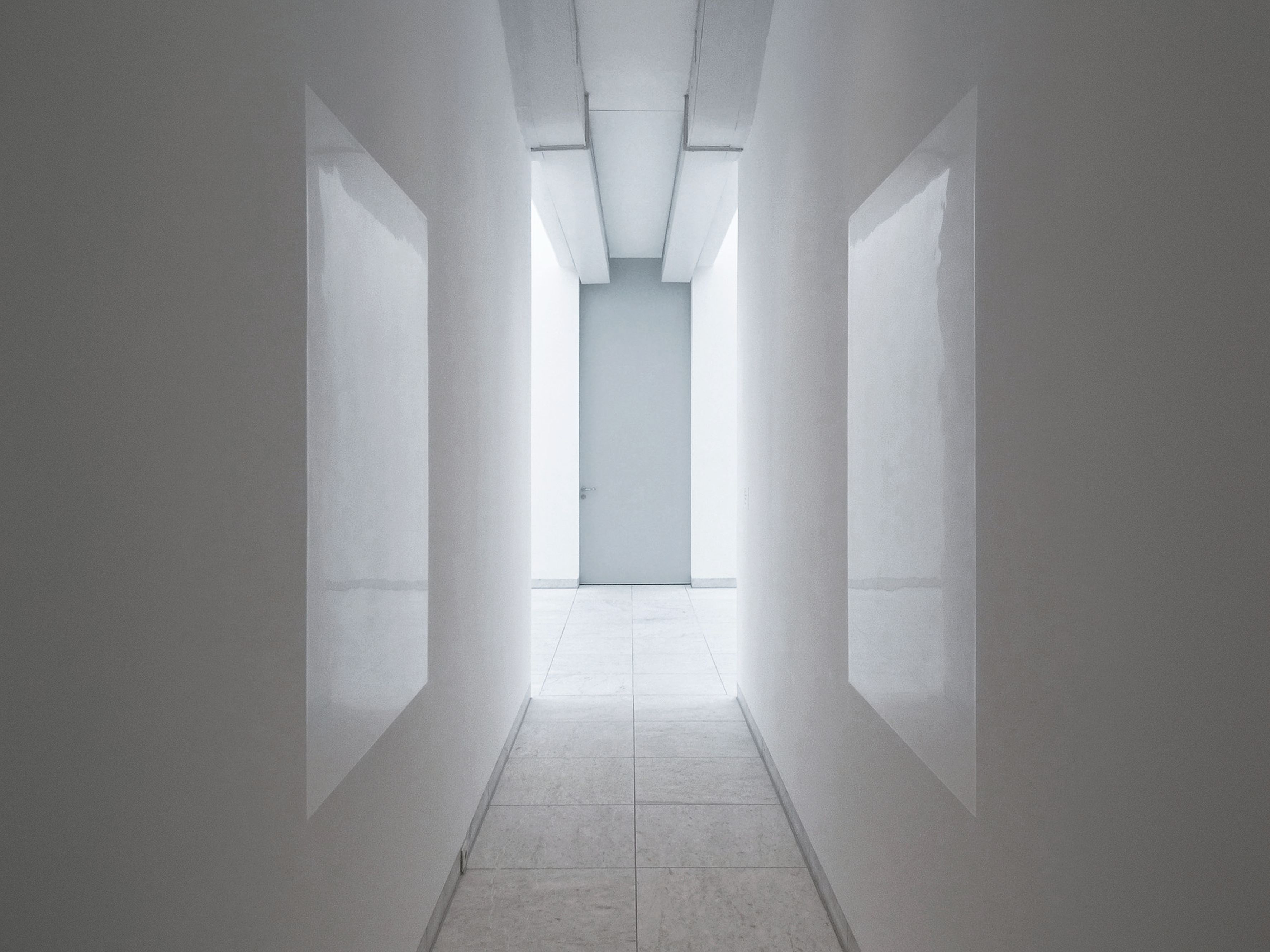 Karin Sander, Wandstück, 1992, Wandfarbe, poliert 150 x 100 cm, Städtisches Museum Abteiberg, Mönchengladbach, permanente Installation, Foto: Werner Hannappel © Karin Sander, VG Bild-Kunst Bonn, 2021