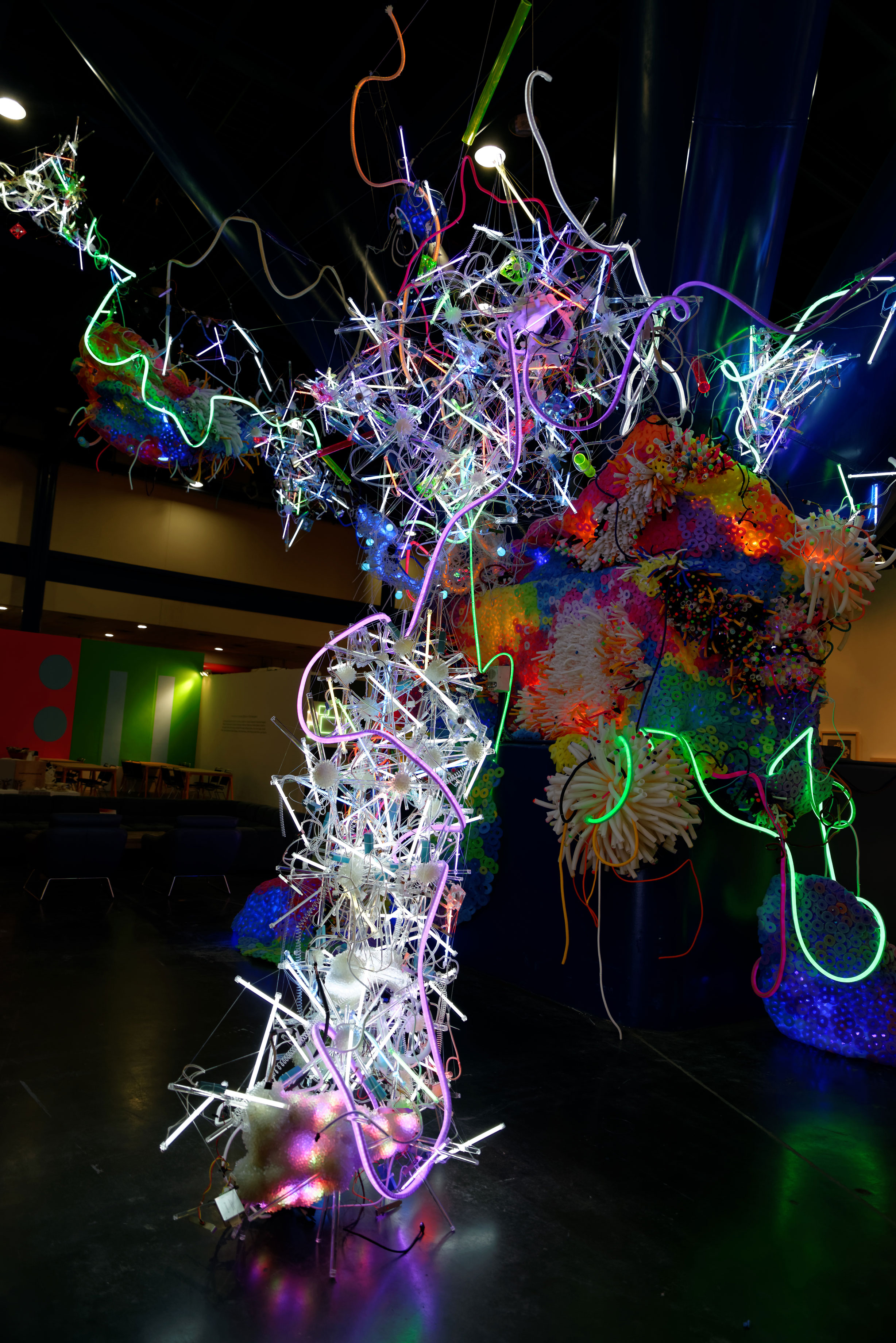Adela Andea, Primordial Garden Flex Neon, CCF Licht, Plexiglas, Schaumstoff, Ausstellungsansicht, George Brown Convention Center, Houston, TX, USA, 2014 © Adela Andea