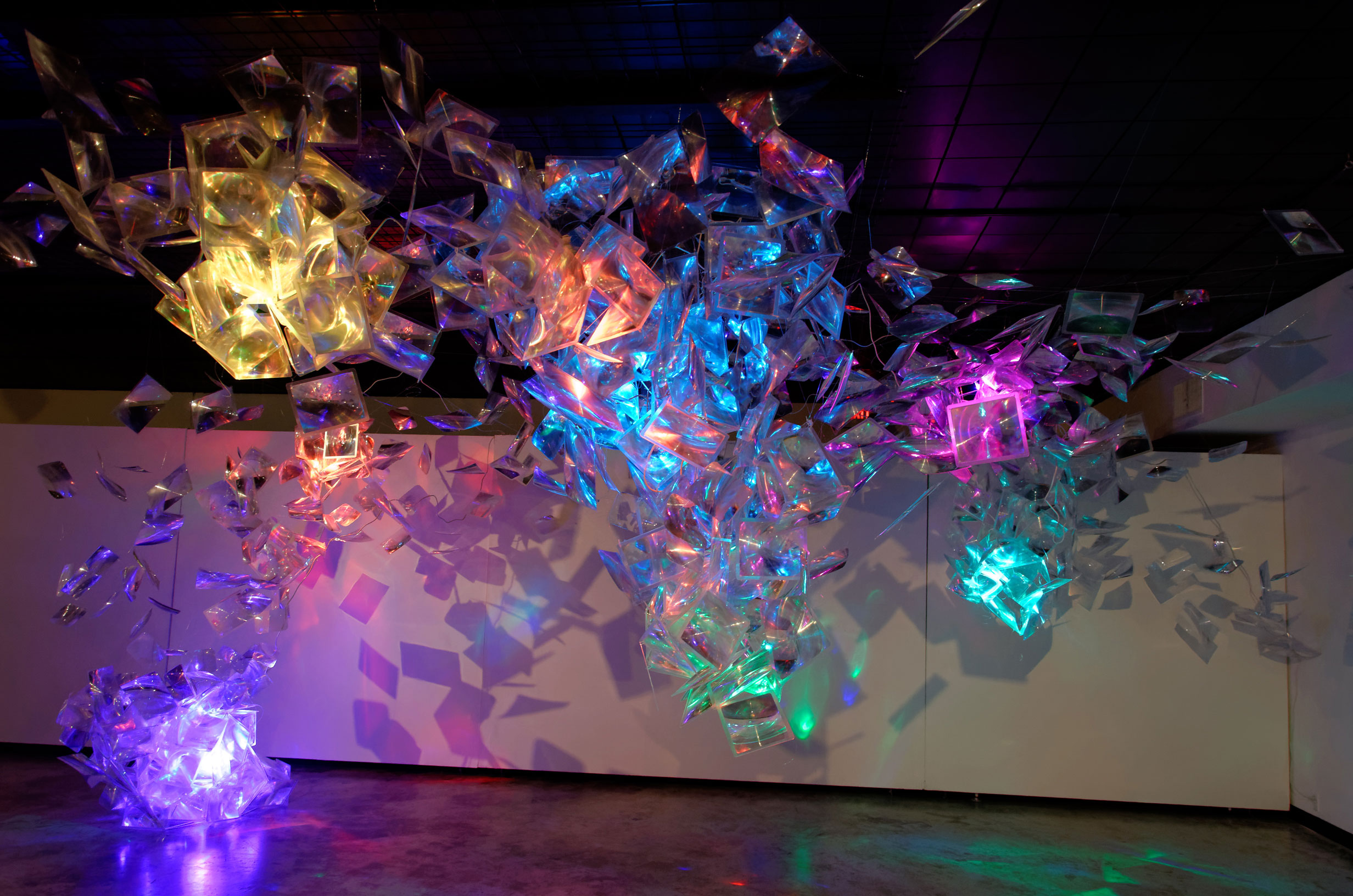 Adela Andea, Lux Lumens and Candelas LED Licht, Plexiglas, Fresnel Linsen, Ausstellungsansicht, Women and Their Work, Austin, TX, USA, 2014 © Adela Andea