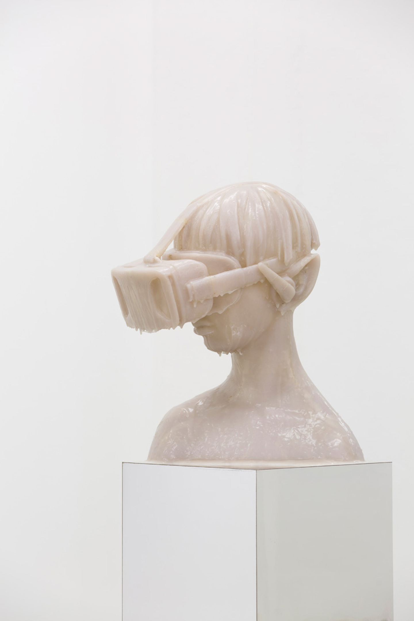 Wang Du, Beyond Truth, 2018, Skulptur aus Glasfaser, Harz, Holz, Edelstahl und Polyspiegel, 50 x 33 x 33 cm Courtesy of Galerie Laurent Godin
