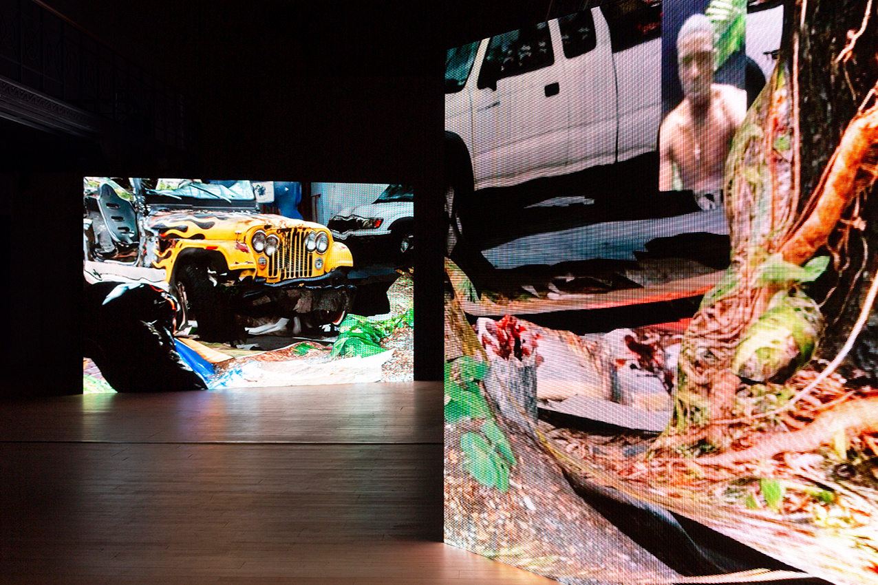 Emmanuel Van der Auwera, The Sky is on Fire, 2019, HD Video, 15 min 21 s, Installationsansicht Botanique, 2019, Courtesy Emmanuel Van der Auwera und Harlan Levey Projects © Emmanuel Van der Auwera, Foto: Gilles Ribero