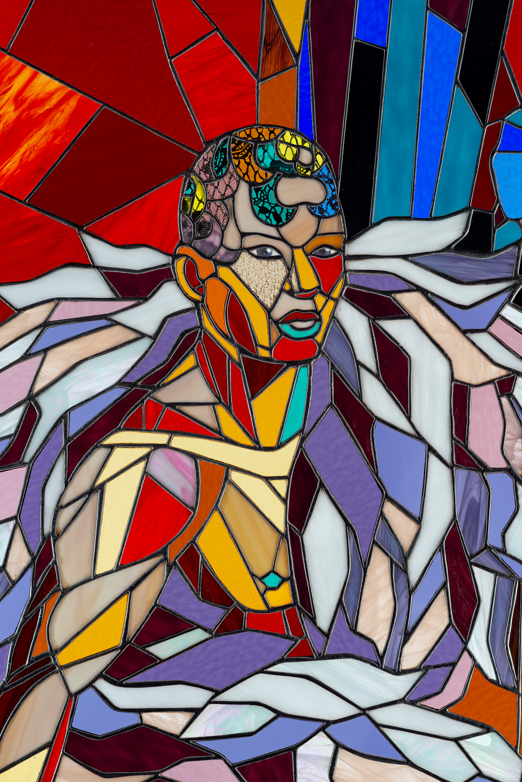 Athi-Patra Ruga, a sight / site for contemplation, 2020, Buntglas, Blei, und Pulverbeschichteter Stahl, 170 × 90 cm © WHAT IF THE WORLD GALLERY (Cape Town)