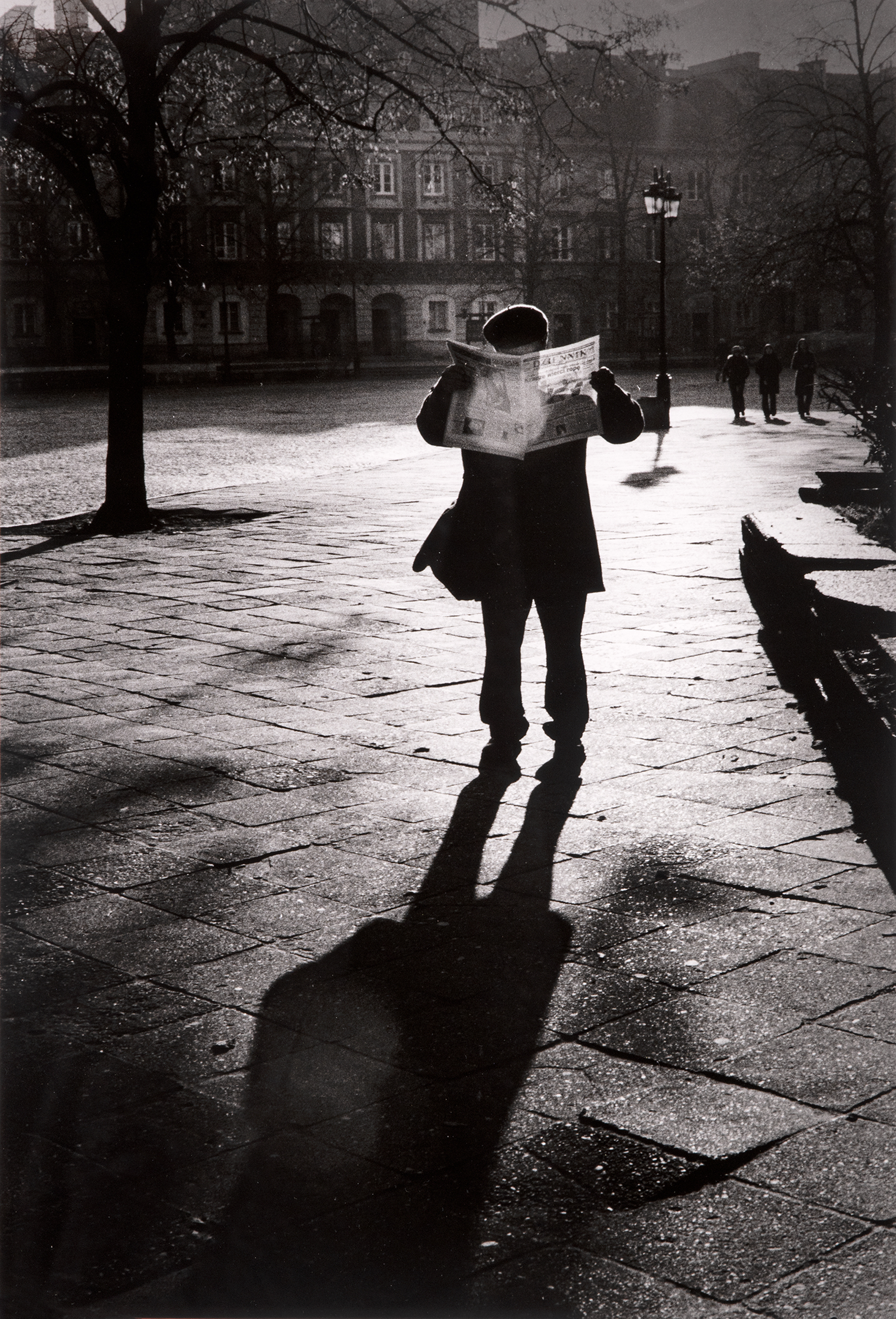 Donata Wenders, News in Warshaw, 2006, Fotografie, Courtesy KUNST für ANGELN e.V. / Sammlung Roosen-Trinks © Donata Wenders, Foto: Thomas Raake