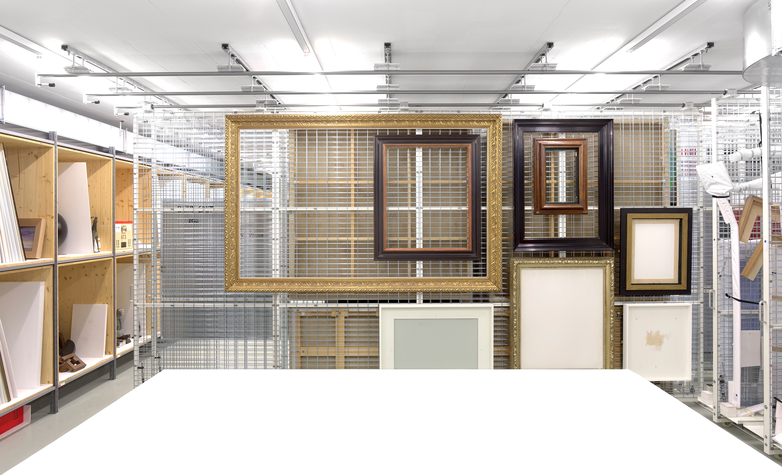 Candida Höfer, HAF Kunstdepot Triesen I 2021, C-Print, 184 × 274 cm © Candida Höfer, Cologne / 2022, Pro Litteris, Zürich