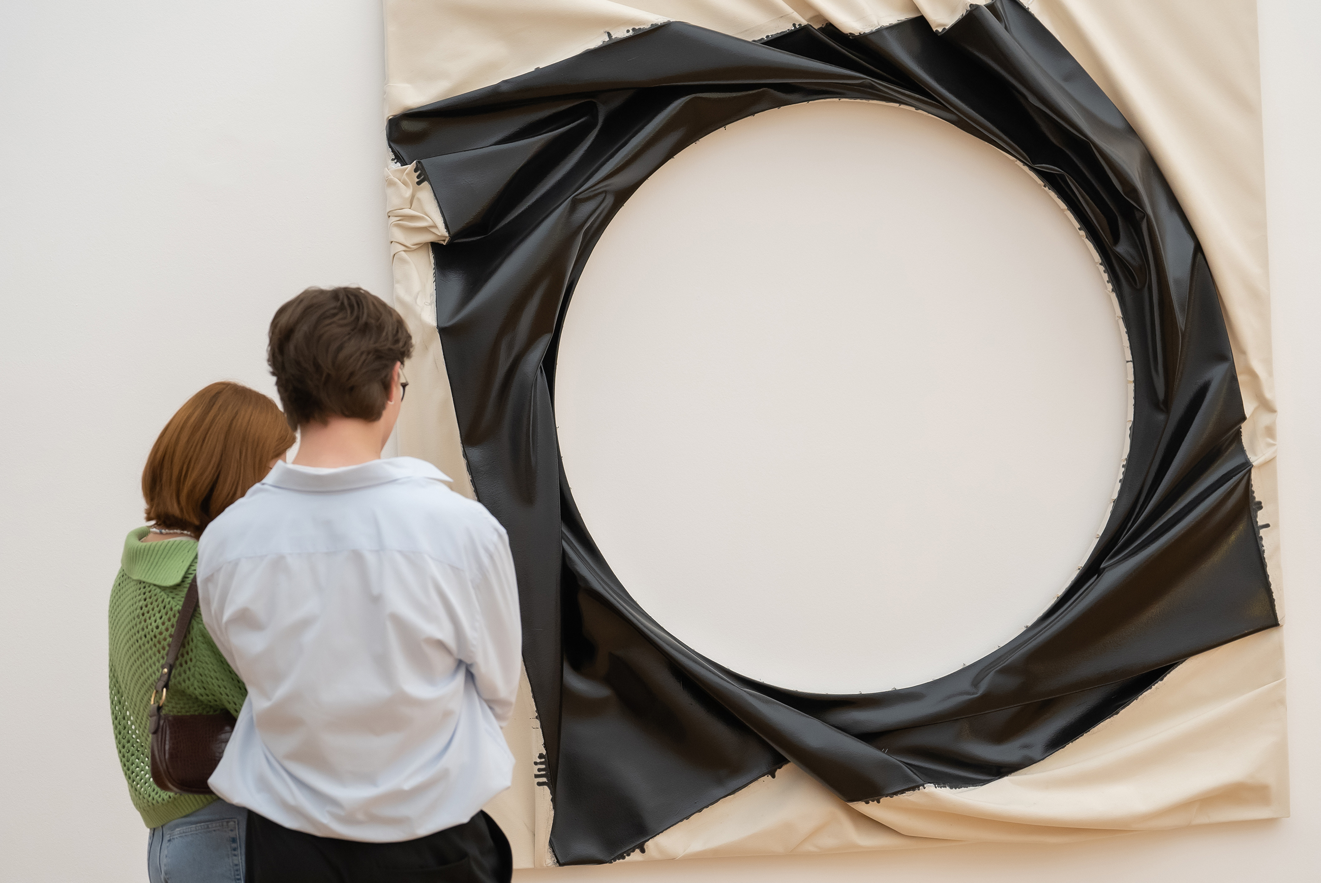 Installationsansicht «Candida Höfer. Liechtenstein», 2022, Steven Parrino © Kunstmuseum Liechtenstein/Hilti Art Foundation, Foto: Sandra Maier