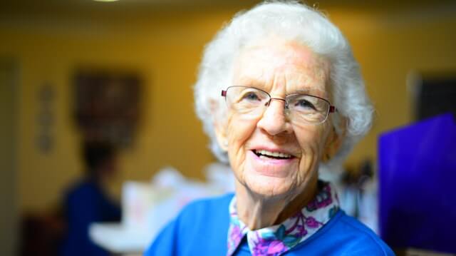anciana sonriendo