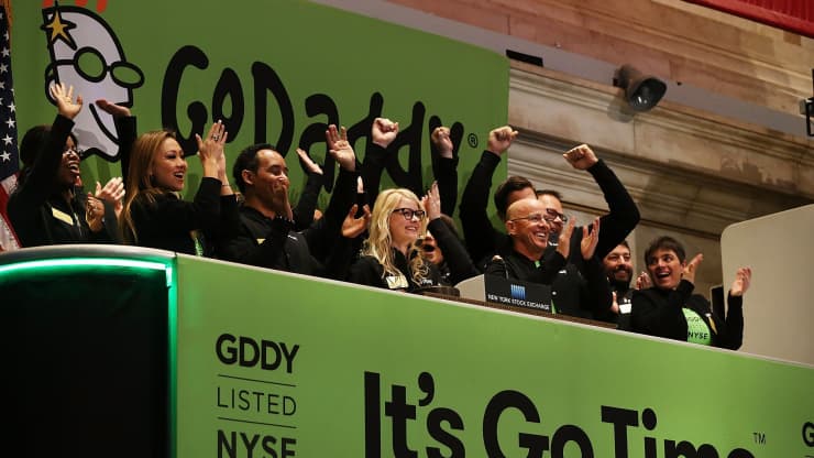 Wall Street’s top analysts are betting on stocks like GoDaddy and Carvana to beat the market