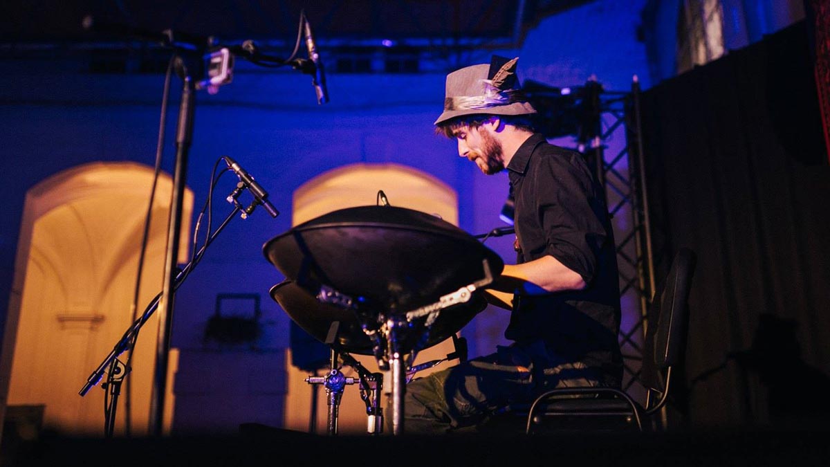 Tom Vaylo : entretien avec un artiste talentueux
