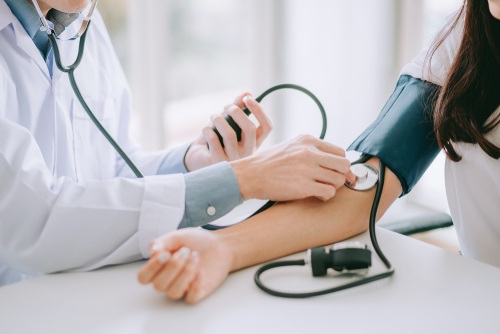 Risque d’hypertension artérielle en cas de trouble dépressif majeur : les femmes davantage épargnées ?