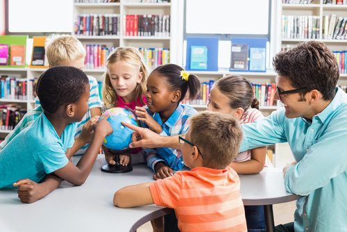 Comment le comportement pro-social vient aux enfants