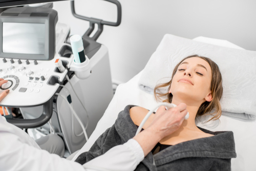 Une dysthyroïdie est souvent associée au syndrome des ovaires polykystiques