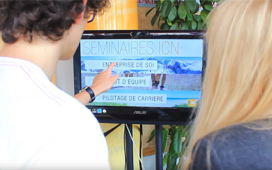 Various Benefits and Features of Digital Signage Solutions for Education