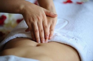 Cách chữa đau bụng kinh nhanh nhất bằng hình thức bấm huyệt , xoa bóp