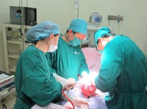 chi phí mổ u nang buồng trứng