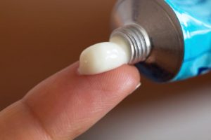 Bị ngứa vùng kín bôi thuốc gì
