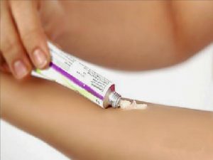 Bị ngứa vùng kín bôi thuốc gì