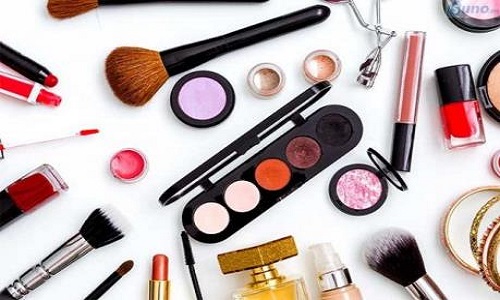 Viêm da cơ địa ở mặt, môi gây tróc vẩy, lột da nên làm gì?
