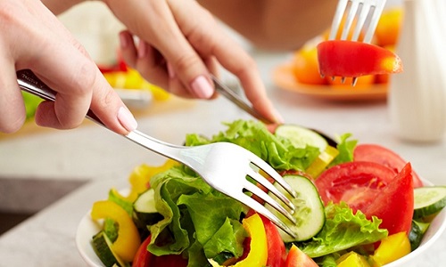 Người bị nổi mề đay nên ăn gì, uống gì tốt và hiệu quả nhất ?