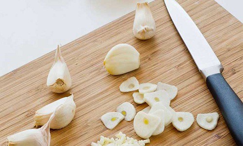 Cách trị mụn cóc ở chân, tay tại nhà bằng mẹo dân gian nhanh nhất