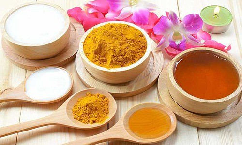 Cách trị mụn bằng nghệ tươi, tinh bột nghệ mật ong tại nhà