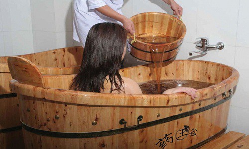 Bệnh thủy đậu có được tắm không, tắm lá nước gì nhanh khỏi?