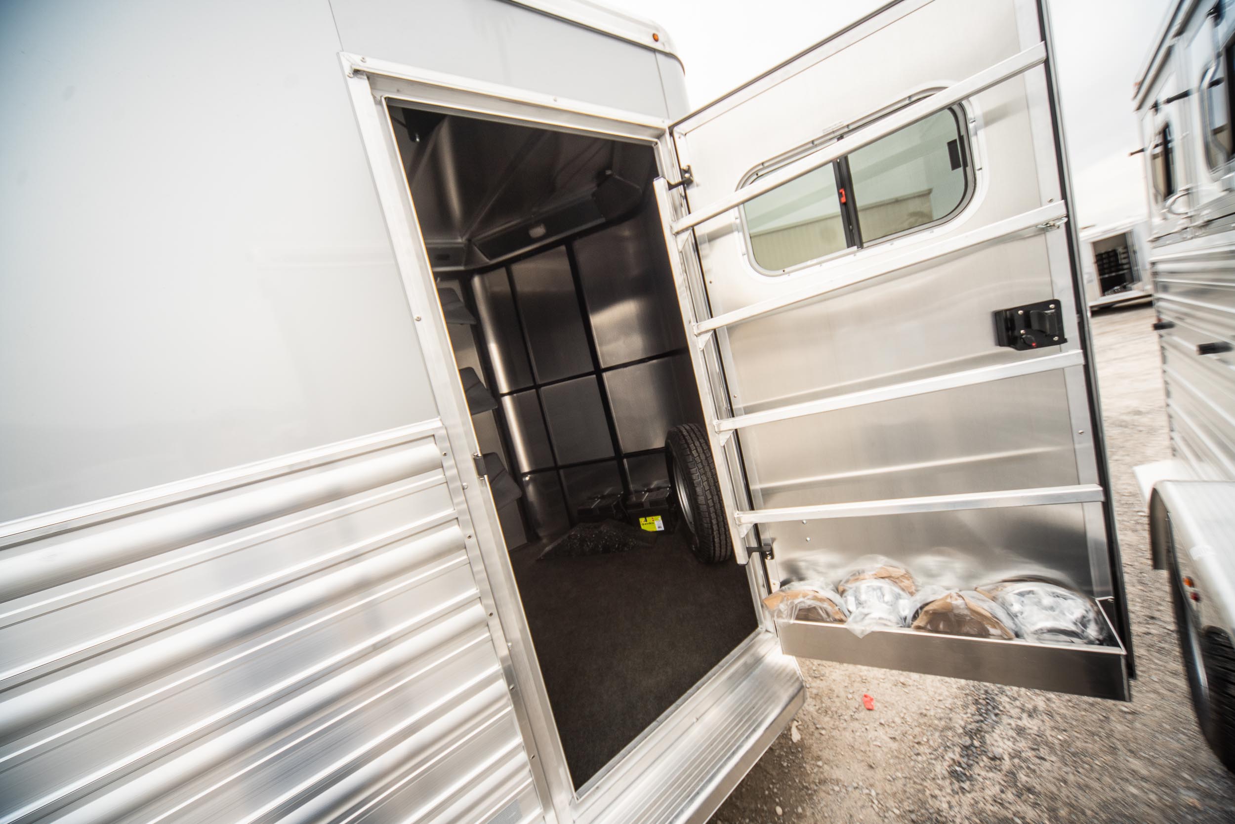 Razor Bumper Pull Horse Trailer Logan Coach