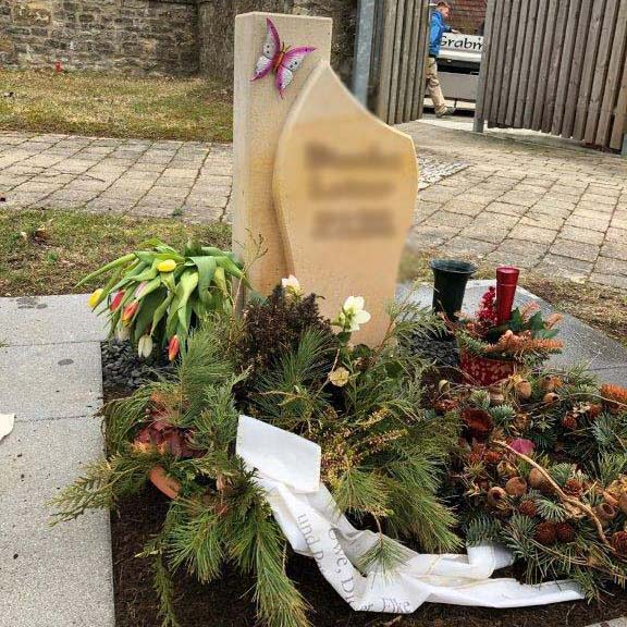 Grabstein aus Naturstein von Messerschmidt