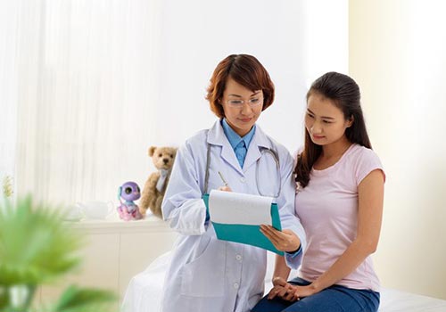 Máu báo thai ra nhiều như máu kinh có nguy hiểm không