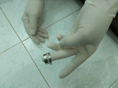 Hướng dẫn cách đeo khuyên cho cậu nhỏ