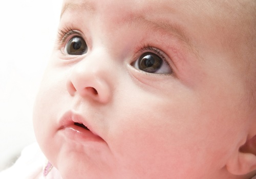 Da bé bị nổi sần như da gà là bị gì và Cách chữa trị