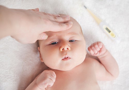 Da bé bị nổi sần như da gà là bị gì và Cách chữa trị