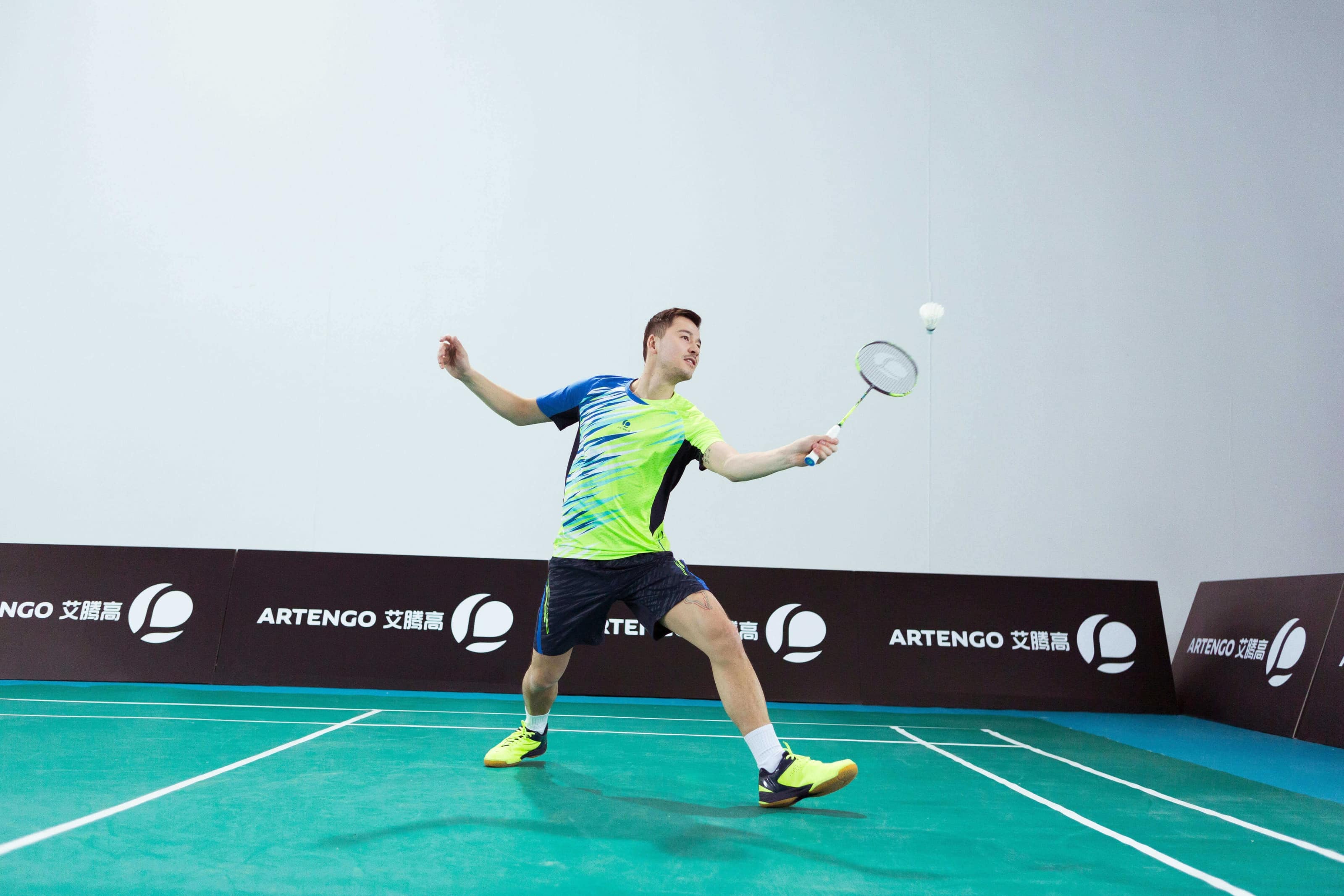 Types of Badminton Rackets Metal VS Graphite Blog Decathlon