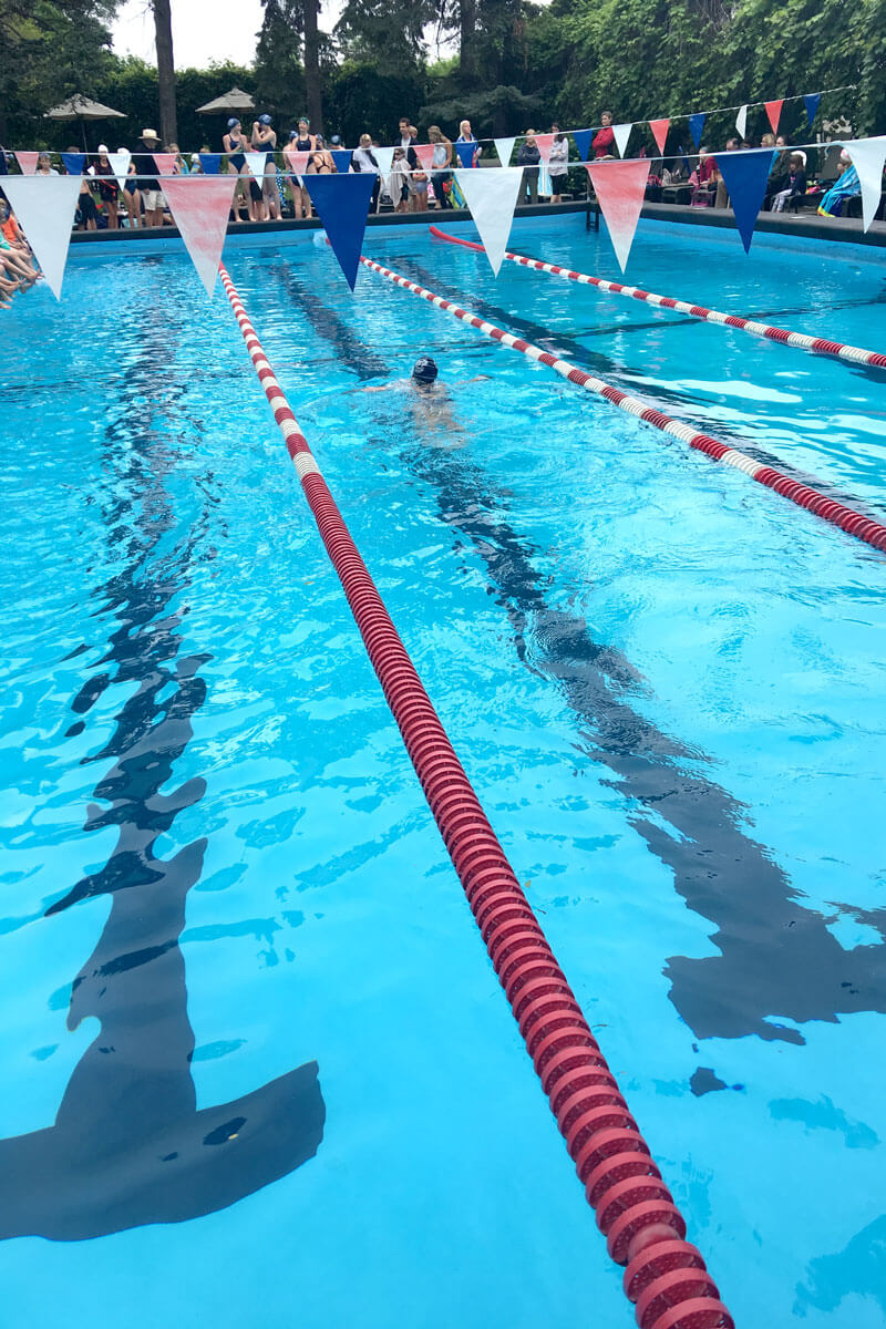 swimming pool race