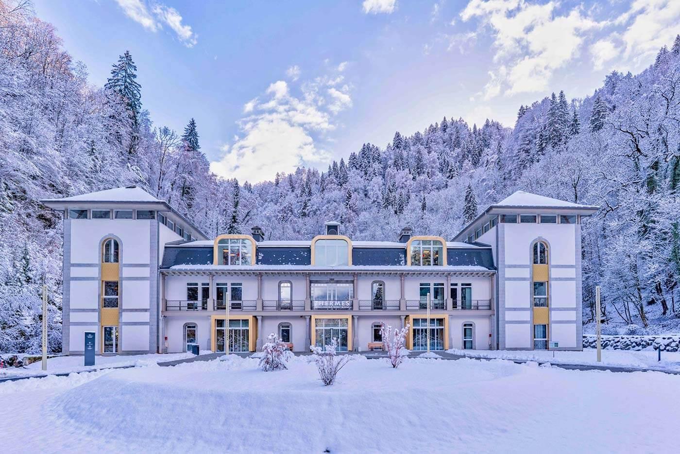 A picture containing snow, outdoor, mountain, natureDescription automatically generated