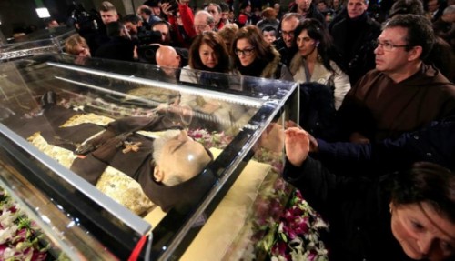 cuerpo del padre pio en el vaticano