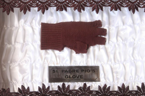 reliquia de guante del padre pio