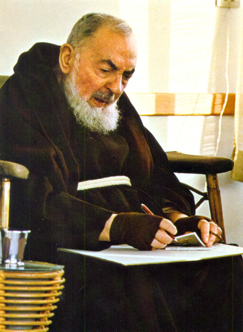 padre pio escribiendo